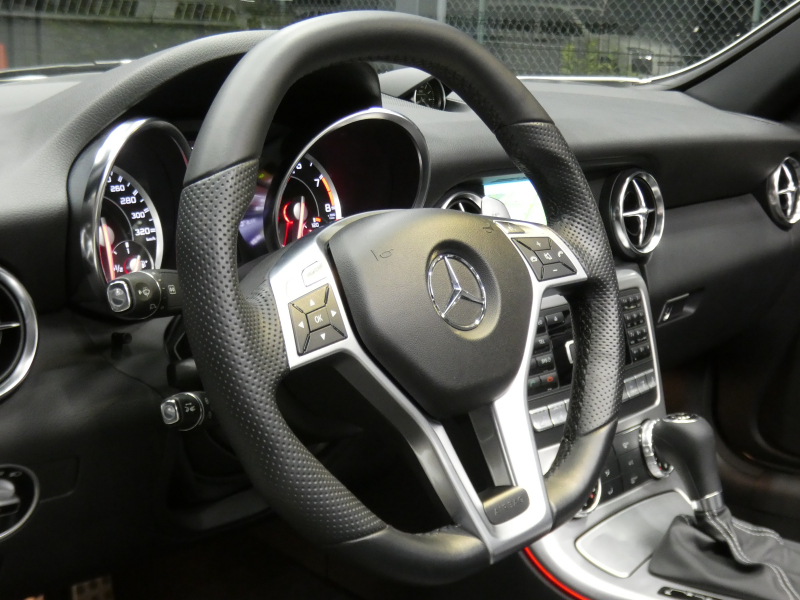 AMG SLKクラス SLK55 AMG ﾚｰﾀﾞｰｾｰﾌﾃｨPKG　左ﾊﾝﾄﾞﾙ 422ps ｷｰﾚｽｺﾞｰ ﾏｼﾞｯｸｽｶｲR ﾅｯﾊﾟ革ｼｰﾄ ﾋｰﾀｰ&ｴｱｽｶｰﾌ 純正ﾅﾋﾞTV TVｷｬﾝｾﾗｰ Bｶﾒﾗ harman/kardon IWCｸﾛｯｸ AMGｴｱﾛ&18AW AMG強化ｻｽ&ﾌﾞﾚｰｷ AMGｽﾎﾟｰﾂｴｸﾞｿﾞｰｽﾄ　2年保証付