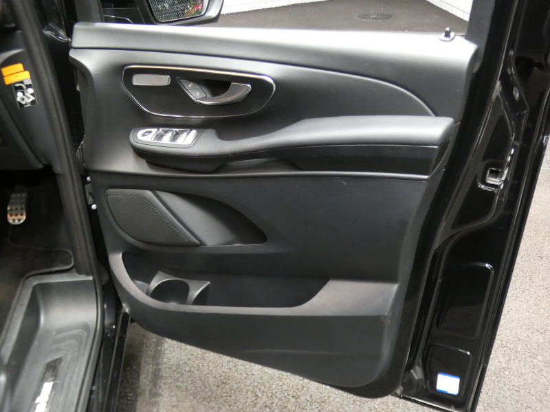 メルセデスベンツ Vクラス V220d ﾏﾙｺﾎﾟｰﾛﾎﾗｲｿﾞﾝ ﾚｰﾀﾞｰｾｰﾌﾃｨPKG　後期 New2,000ccE/G 9速AT MBUXﾅﾋﾞTV ｻｲﾄﾞｵｰﾆﾝｸﾞ ﾎﾟｯﾌﾟｱｯﾌﾟﾙｰﾌ 最大5名就寝可能 回転式ｼｰﾄ 黒本革 2ndｼｰﾄﾍﾞﾝﾁﾚｰﾀｰ&ﾋｰﾀｰ 両側ﾊﾟﾜｰｽﾗｲﾄﾞ LEDﾍｯﾄﾞﾗｲﾄ　新車保証継承可能