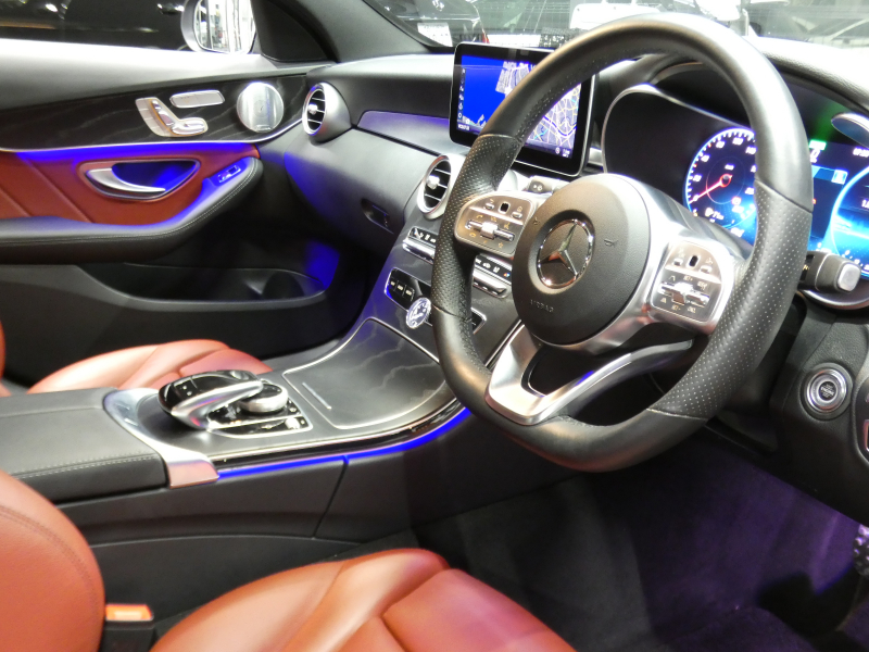 メルセデスベンツ Cクラス C200ｱﾊﾞﾝｷﾞｬﾙﾄﾞ AMGﾗｲﾝ ﾚｻﾞｰｴｸｽｸﾙｰｼﾌﾞ&ﾚｰﾀﾞｰｾｰﾌﾃｨPKG　後期 1ｵｰﾅｰ BSG搭載 9速AT meｺﾈｸﾄ 赤本革 HDDﾅﾋﾞ 地ﾃﾞｼﾞ Appleｶｰﾌﾟﾚｲ Bｶﾒﾗ ﾍｯﾄﾞｱｯﾌﾟD Burmester 液晶ﾒｰﾀｰ LEDﾍｯﾄﾞﾗｲﾄ　2年保証付