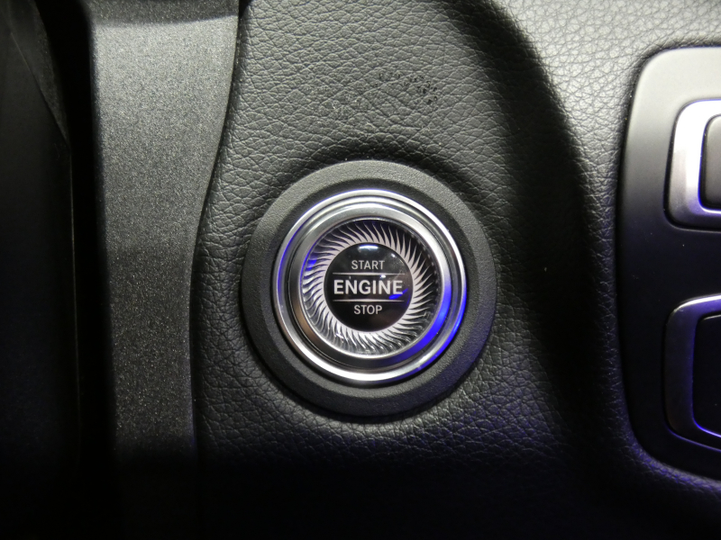 メルセデスベンツ Cクラス C200ｱﾊﾞﾝｷﾞｬﾙﾄﾞ AMGﾗｲﾝ ﾚｻﾞｰｴｸｽｸﾙｰｼﾌﾞ&ﾚｰﾀﾞｰｾｰﾌﾃｨPKG　後期 1ｵｰﾅｰ BSG搭載 9速AT meｺﾈｸﾄ 赤本革 HDDﾅﾋﾞ 地ﾃﾞｼﾞ Appleｶｰﾌﾟﾚｲ Bｶﾒﾗ ﾍｯﾄﾞｱｯﾌﾟD Burmester 液晶ﾒｰﾀｰ LEDﾍｯﾄﾞﾗｲﾄ　2年保証付