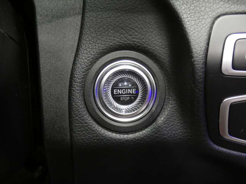 AMG Cクラス C43 4MATIC ｶﾌﾞﾘｵﾚ ﾚｰﾀﾞｰｾｰﾌﾃｨPKG　後期 390ps meｺﾈｸﾄ 赤革 赤幌 HDDﾅﾋﾞ 地ﾃﾞｼﾞ Appleｶｰﾌﾟﾚｲ ﾍｯﾄﾞｱｯﾌﾟD Burmester ﾏﾙﾁﾋﾞｰﾑLEDﾍｯﾄﾞﾗｲﾄ　2年保証付