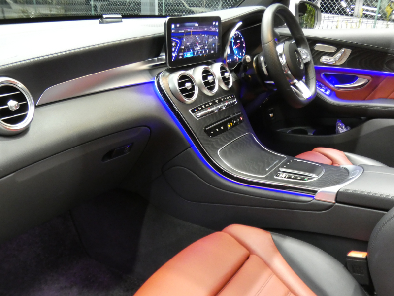 メルセデスベンツ GLC GLC300 4MATIC AMGﾗｲﾝ ﾚｻﾞｰｴｸｽｸﾙｰｼﾌﾞ&ﾚｰﾀﾞｰｾｰﾌﾃｨPKG　後期 1ｵｰﾅｰ meｺﾈｸﾄ 赤黒本革 ｼｰﾄﾋｰﾀｰ ﾊﾟﾉﾗﾏｻﾝﾙｰﾌ MBUXﾅﾋﾞTV Aｶｰﾌﾟﾚｲ 360ｶﾒﾗ ﾍｯﾄﾞｱｯﾌﾟD ｴｱﾊﾞﾗﾝｽPKG 前後ﾄﾞﾗﾚｺ AMGｴｱﾛ&20ｲﾝﾁAW　新車保証継承可能