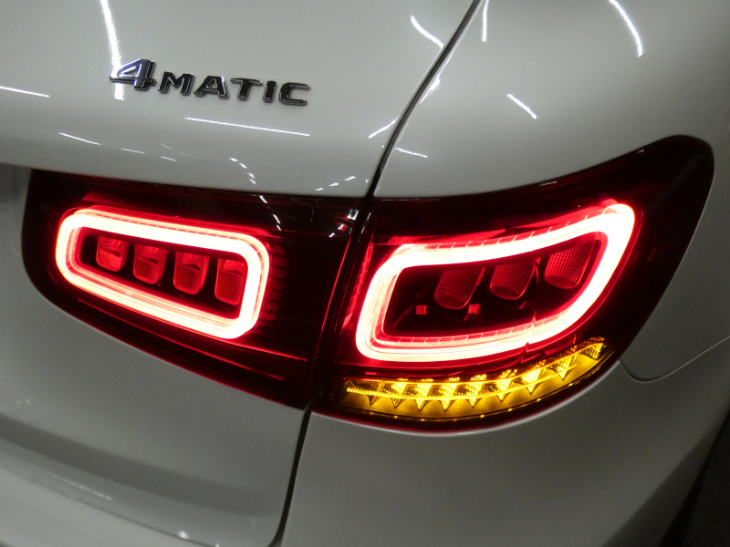 メルセデスベンツ GLC GLC300 4MATIC AMGﾗｲﾝ ﾚｻﾞｰｴｸｽｸﾙｰｼﾌﾞ&ﾚｰﾀﾞｰｾｰﾌﾃｨPKG　後期 1ｵｰﾅｰ meｺﾈｸﾄ 赤黒本革 ｼｰﾄﾋｰﾀｰ ﾊﾟﾉﾗﾏｻﾝﾙｰﾌ MBUXﾅﾋﾞTV Aｶｰﾌﾟﾚｲ 360ｶﾒﾗ ﾍｯﾄﾞｱｯﾌﾟD ｴｱﾊﾞﾗﾝｽPKG 前後ﾄﾞﾗﾚｺ AMGｴｱﾛ&20ｲﾝﾁAW　新車保証継承可能