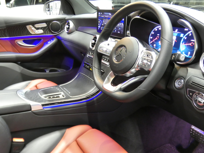 メルセデスベンツ GLC GLC300 4MATIC AMGﾗｲﾝ ﾚｻﾞｰｴｸｽｸﾙｰｼﾌﾞ&ﾚｰﾀﾞｰｾｰﾌﾃｨPKG　後期 1ｵｰﾅｰ meｺﾈｸﾄ 赤黒本革 ｼｰﾄﾋｰﾀｰ ﾊﾟﾉﾗﾏｻﾝﾙｰﾌ MBUXﾅﾋﾞTV Aｶｰﾌﾟﾚｲ 360ｶﾒﾗ ﾍｯﾄﾞｱｯﾌﾟD ｴｱﾊﾞﾗﾝｽPKG 前後ﾄﾞﾗﾚｺ AMGｴｱﾛ&20ｲﾝﾁAW　新車保証継承可能