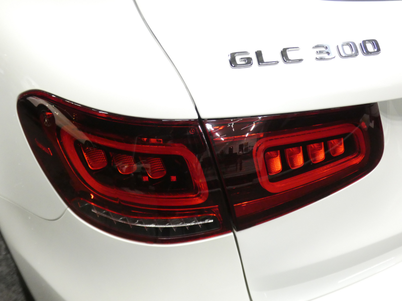 メルセデスベンツ GLC GLC300 4MATIC AMGﾗｲﾝ ﾚｻﾞｰｴｸｽｸﾙｰｼﾌﾞ&ﾚｰﾀﾞｰｾｰﾌﾃｨPKG　後期 1ｵｰﾅｰ meｺﾈｸﾄ 赤黒本革 ｼｰﾄﾋｰﾀｰ ﾊﾟﾉﾗﾏｻﾝﾙｰﾌ MBUXﾅﾋﾞTV Aｶｰﾌﾟﾚｲ 360ｶﾒﾗ ﾍｯﾄﾞｱｯﾌﾟD ｴｱﾊﾞﾗﾝｽPKG 前後ﾄﾞﾗﾚｺ AMGｴｱﾛ&20ｲﾝﾁAW　新車保証継承可能