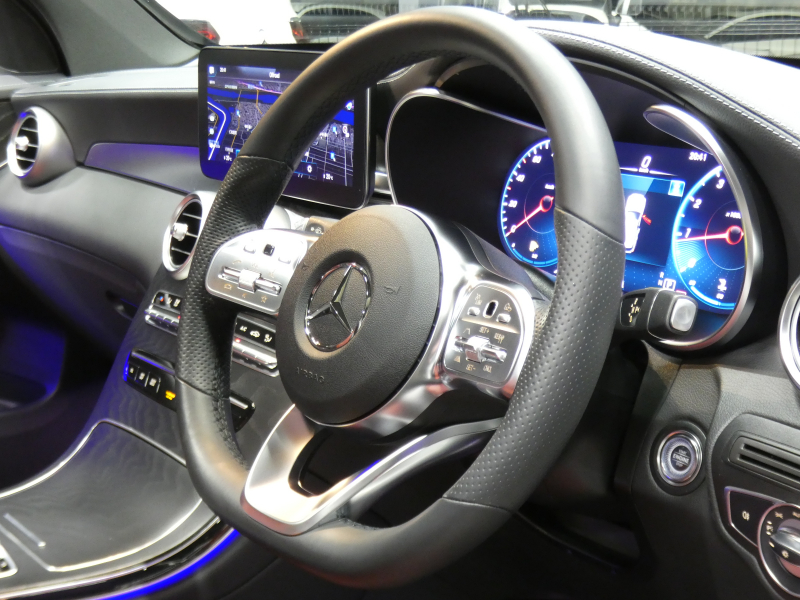 メルセデスベンツ GLC GLC300 4MATIC AMGﾗｲﾝ ﾚｻﾞｰｴｸｽｸﾙｰｼﾌﾞ&ﾚｰﾀﾞｰｾｰﾌﾃｨPKG　後期 1ｵｰﾅｰ meｺﾈｸﾄ 赤黒本革 ｼｰﾄﾋｰﾀｰ ﾊﾟﾉﾗﾏｻﾝﾙｰﾌ MBUXﾅﾋﾞTV Aｶｰﾌﾟﾚｲ 360ｶﾒﾗ ﾍｯﾄﾞｱｯﾌﾟD ｴｱﾊﾞﾗﾝｽPKG 前後ﾄﾞﾗﾚｺ AMGｴｱﾛ&20ｲﾝﾁAW　新車保証継承可能