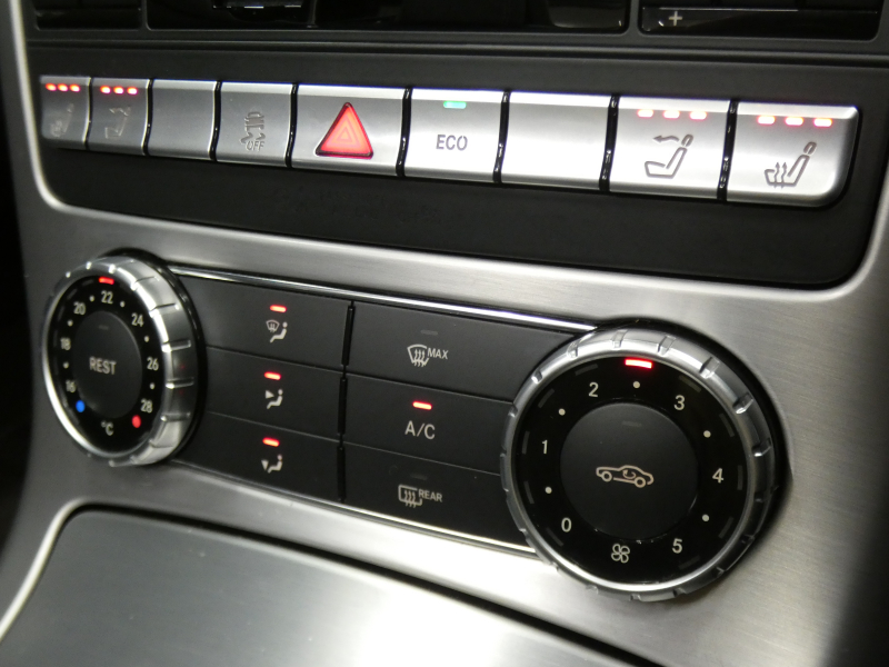 メルセデスベンツ SLKクラス SLK200 ﾄﾚﾝﾄﾞ　黒本革ｼｰﾄ ｼｰﾄﾋｰﾀｰ&ｴｱｽｶｰﾌ ｶﾞﾗｽﾙｰﾌ HDDﾅﾋﾞ 地ﾃﾞｼﾞ DSRC ｷｾﾉﾝﾗｲﾄ ｲﾝﾃﾘｼﾞｪﾝﾄﾗｲﾄ&ｱﾀﾞﾌﾟﾃｨﾌﾞHB 純正17ｲﾝﾁAW ﾊﾟﾄﾞﾙｼﾌﾄ ﾄﾗﾝｸｽﾎﾟｲﾗｰ　2年保証付