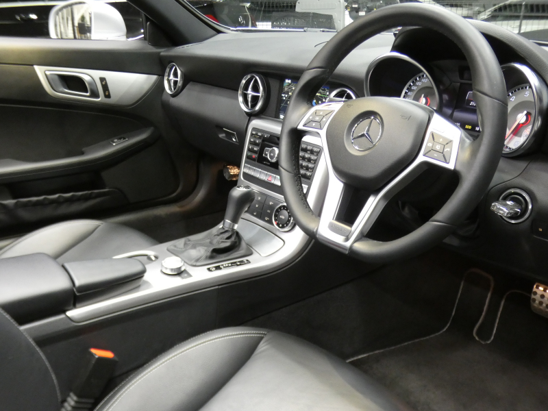 メルセデスベンツ SLKクラス SLK200 ﾄﾚﾝﾄﾞ　黒本革ｼｰﾄ ｼｰﾄﾋｰﾀｰ&ｴｱｽｶｰﾌ ｶﾞﾗｽﾙｰﾌ HDDﾅﾋﾞ 地ﾃﾞｼﾞ DSRC ｷｾﾉﾝﾗｲﾄ ｲﾝﾃﾘｼﾞｪﾝﾄﾗｲﾄ&ｱﾀﾞﾌﾟﾃｨﾌﾞHB 純正17ｲﾝﾁAW ﾊﾟﾄﾞﾙｼﾌﾄ ﾄﾗﾝｸｽﾎﾟｲﾗｰ　2年保証付