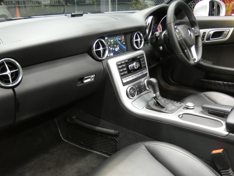 メルセデスベンツ SLKクラス SLK200 ﾄﾚﾝﾄﾞ　黒本革ｼｰﾄ ｼｰﾄﾋｰﾀｰ&ｴｱｽｶｰﾌ ｶﾞﾗｽﾙｰﾌ HDDﾅﾋﾞ 地ﾃﾞｼﾞ DSRC ｷｾﾉﾝﾗｲﾄ ｲﾝﾃﾘｼﾞｪﾝﾄﾗｲﾄ&ｱﾀﾞﾌﾟﾃｨﾌﾞHB 純正17ｲﾝﾁAW ﾊﾟﾄﾞﾙｼﾌﾄ ﾄﾗﾝｸｽﾎﾟｲﾗｰ　2年保証付