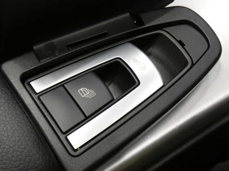 メルセデスベンツ SLKクラス SLK200 ﾄﾚﾝﾄﾞ　黒本革ｼｰﾄ ｼｰﾄﾋｰﾀｰ&ｴｱｽｶｰﾌ ｶﾞﾗｽﾙｰﾌ HDDﾅﾋﾞ 地ﾃﾞｼﾞ DSRC ｷｾﾉﾝﾗｲﾄ ｲﾝﾃﾘｼﾞｪﾝﾄﾗｲﾄ&ｱﾀﾞﾌﾟﾃｨﾌﾞHB 純正17ｲﾝﾁAW ﾊﾟﾄﾞﾙｼﾌﾄ ﾄﾗﾝｸｽﾎﾟｲﾗｰ　2年保証付