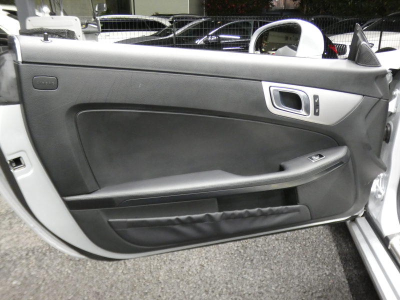 メルセデスベンツ SLKクラス SLK200 ﾄﾚﾝﾄﾞ　黒本革ｼｰﾄ ｼｰﾄﾋｰﾀｰ&ｴｱｽｶｰﾌ ｶﾞﾗｽﾙｰﾌ HDDﾅﾋﾞ 地ﾃﾞｼﾞ DSRC ｷｾﾉﾝﾗｲﾄ ｲﾝﾃﾘｼﾞｪﾝﾄﾗｲﾄ&ｱﾀﾞﾌﾟﾃｨﾌﾞHB 純正17ｲﾝﾁAW ﾊﾟﾄﾞﾙｼﾌﾄ ﾄﾗﾝｸｽﾎﾟｲﾗｰ　2年保証付