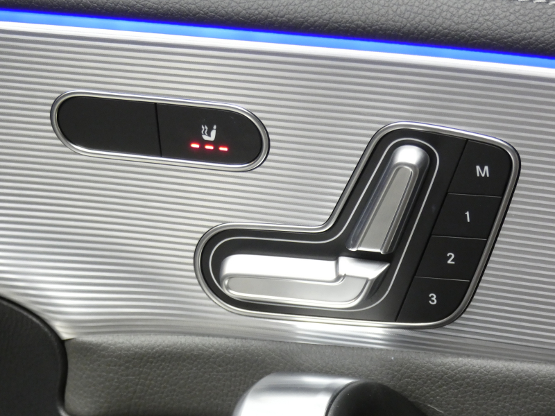 メルセデスベンツ Aクラス A180 ｽﾀｲﾙ AMGﾗｲﾝ AMGﾚｻﾞｰｴｸｽｸﾙｰｼﾌﾞ&ｱﾄﾞﾊﾞﾝｽﾄﾞ&ﾚｰﾀﾞｰｾｰﾌﾃｨPKG　meｺﾈｸﾄ 灰黒革 ﾊﾟﾉﾗﾏSR MBUXﾅﾋﾞTV 360ｶﾒﾗ ｱﾄﾞﾊﾞﾝｽﾄﾞｻｳﾝﾄﾞ ﾍｯﾄﾞｱｯﾌﾟD Fﾄﾞﾗﾚｺ LEDﾗｲﾄ/ｱﾀﾞﾌﾟﾃｨﾌﾞHB　2年保証付