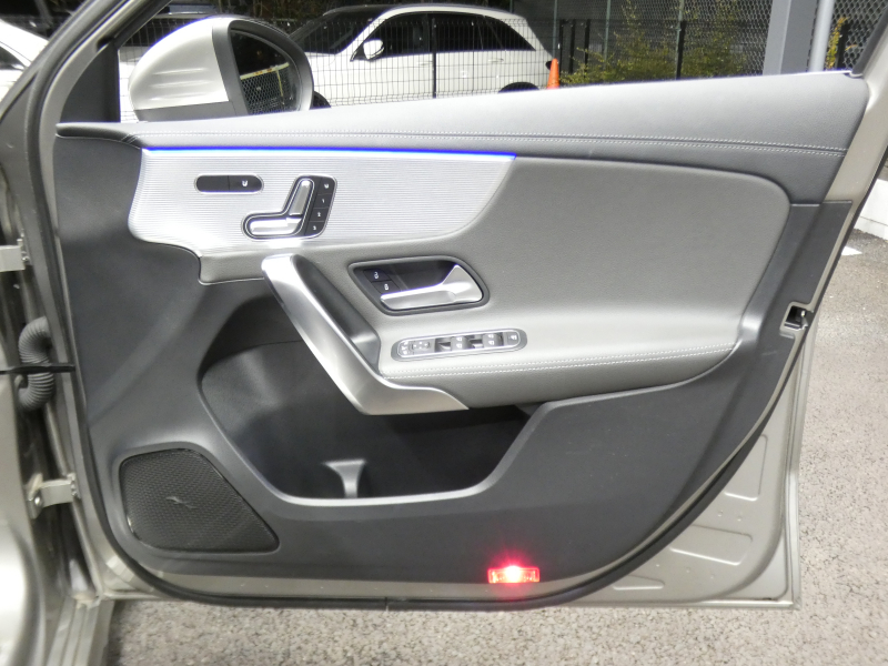 メルセデスベンツ Aクラス A180 ｽﾀｲﾙ AMGﾗｲﾝ AMGﾚｻﾞｰｴｸｽｸﾙｰｼﾌﾞ&ｱﾄﾞﾊﾞﾝｽﾄﾞ&ﾚｰﾀﾞｰｾｰﾌﾃｨPKG　meｺﾈｸﾄ 灰黒革 ﾊﾟﾉﾗﾏSR MBUXﾅﾋﾞTV 360ｶﾒﾗ ｱﾄﾞﾊﾞﾝｽﾄﾞｻｳﾝﾄﾞ ﾍｯﾄﾞｱｯﾌﾟD Fﾄﾞﾗﾚｺ LEDﾗｲﾄ/ｱﾀﾞﾌﾟﾃｨﾌﾞHB　2年保証付