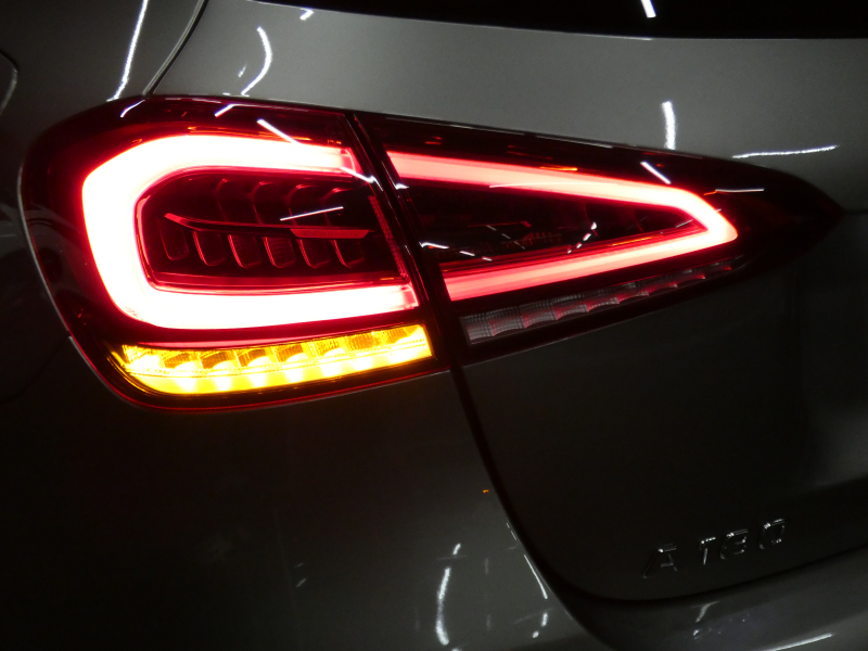 メルセデスベンツ Aクラス A180 ｽﾀｲﾙ AMGﾗｲﾝ AMGﾚｻﾞｰｴｸｽｸﾙｰｼﾌﾞ&ｱﾄﾞﾊﾞﾝｽﾄﾞ&ﾚｰﾀﾞｰｾｰﾌﾃｨPKG　meｺﾈｸﾄ 灰黒革 ﾊﾟﾉﾗﾏSR MBUXﾅﾋﾞTV 360ｶﾒﾗ ｱﾄﾞﾊﾞﾝｽﾄﾞｻｳﾝﾄﾞ ﾍｯﾄﾞｱｯﾌﾟD Fﾄﾞﾗﾚｺ LEDﾗｲﾄ/ｱﾀﾞﾌﾟﾃｨﾌﾞHB　2年保証付