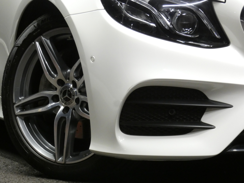 メルセデスベンツ Eクラス E200 ｶﾌﾞﾘｵﾚ ｽﾎﾟｰﾂ ﾚｰﾀﾞｰｾｰﾌﾃｨPKG　meｺﾈｸﾄ AMGｴｱﾛ&19AW ﾀﾞｰｸﾚｯﾄﾞ幌 ﾚｯﾄﾞ/ﾌﾞﾗｯｸ革 ﾋｰﾀｰ&ｴｱｽｶｰﾌ 純正ﾅﾋﾞ 地ﾃﾞｼﾞ Aｶｰﾌﾟﾚｲ 360ｶﾒﾗ ﾄﾞﾗﾚｺ ﾍｯﾄﾞｱｯﾌﾟD Burmester ｴｱﾊﾞﾗﾝｽPKG　2年保証付