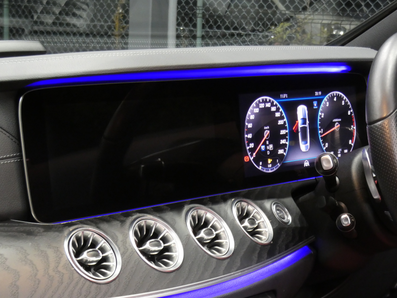 メルセデスベンツ Eクラス E200 ｶﾌﾞﾘｵﾚ ｽﾎﾟｰﾂ ﾚｰﾀﾞｰｾｰﾌﾃｨPKG　meｺﾈｸﾄ AMGｴｱﾛ&19AW ﾀﾞｰｸﾚｯﾄﾞ幌 ﾚｯﾄﾞ/ﾌﾞﾗｯｸ革 ﾋｰﾀｰ&ｴｱｽｶｰﾌ 純正ﾅﾋﾞ 地ﾃﾞｼﾞ Aｶｰﾌﾟﾚｲ 360ｶﾒﾗ ﾄﾞﾗﾚｺ ﾍｯﾄﾞｱｯﾌﾟD Burmester ｴｱﾊﾞﾗﾝｽPKG　2年保証付