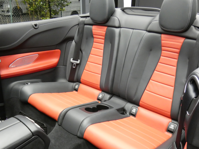 メルセデスベンツ Eクラス E200 ｶﾌﾞﾘｵﾚ ｽﾎﾟｰﾂ ﾚｰﾀﾞｰｾｰﾌﾃｨPKG　meｺﾈｸﾄ AMGｴｱﾛ&19AW ﾀﾞｰｸﾚｯﾄﾞ幌 ﾚｯﾄﾞ/ﾌﾞﾗｯｸ革 ﾋｰﾀｰ&ｴｱｽｶｰﾌ 純正ﾅﾋﾞ 地ﾃﾞｼﾞ Aｶｰﾌﾟﾚｲ 360ｶﾒﾗ ﾄﾞﾗﾚｺ ﾍｯﾄﾞｱｯﾌﾟD Burmester ｴｱﾊﾞﾗﾝｽPKG　2年保証付