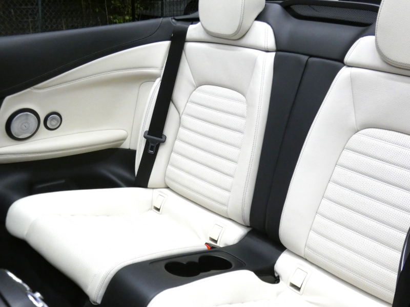 AMG Cクラス C43 4MATIC ｶﾌﾞﾘｵﾚ ﾚｰﾀﾞｰｾｰﾌﾃｨPKG　後期 390ps meｺﾈｸﾄ 白革 青幌 HDDﾅﾋﾞ 地ﾃﾞｼﾞ Appleｶｰﾌﾟﾚｲ ﾍｯﾄﾞｱｯﾌﾟD Burmester ｴｱﾊﾞﾗﾝｽPKG ﾏﾙﾁﾋﾞｰﾑLEDﾍｯﾄﾞﾗｲﾄ ｱﾝﾋﾞｴﾝﾄｴｱｱｳﾄﾚｯﾄ　2年保証付