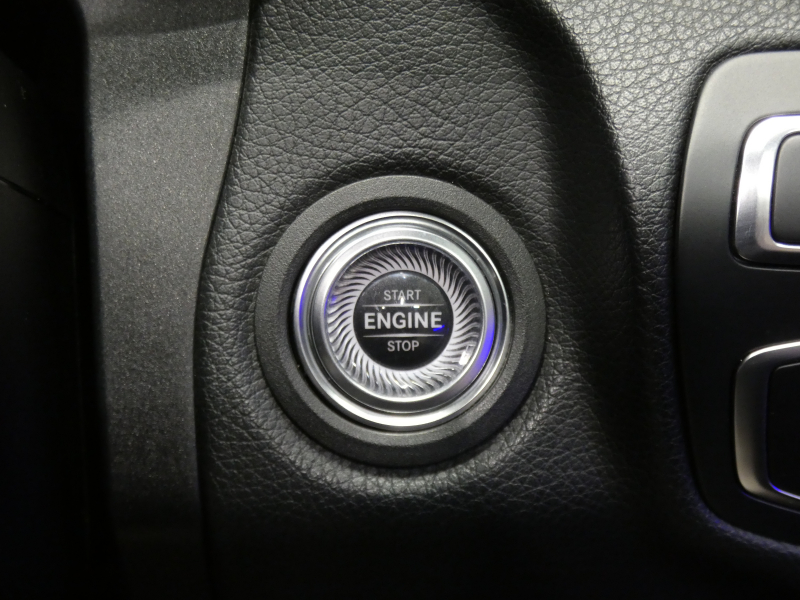 AMG Cクラス C43 4MATIC ｶﾌﾞﾘｵﾚ ﾚｰﾀﾞｰｾｰﾌﾃｨPKG　後期 390ps meｺﾈｸﾄ 白革 青幌 HDDﾅﾋﾞ 地ﾃﾞｼﾞ Appleｶｰﾌﾟﾚｲ ﾍｯﾄﾞｱｯﾌﾟD Burmester ｴｱﾊﾞﾗﾝｽPKG ﾏﾙﾁﾋﾞｰﾑLEDﾍｯﾄﾞﾗｲﾄ ｱﾝﾋﾞｴﾝﾄｴｱｱｳﾄﾚｯﾄ　2年保証付