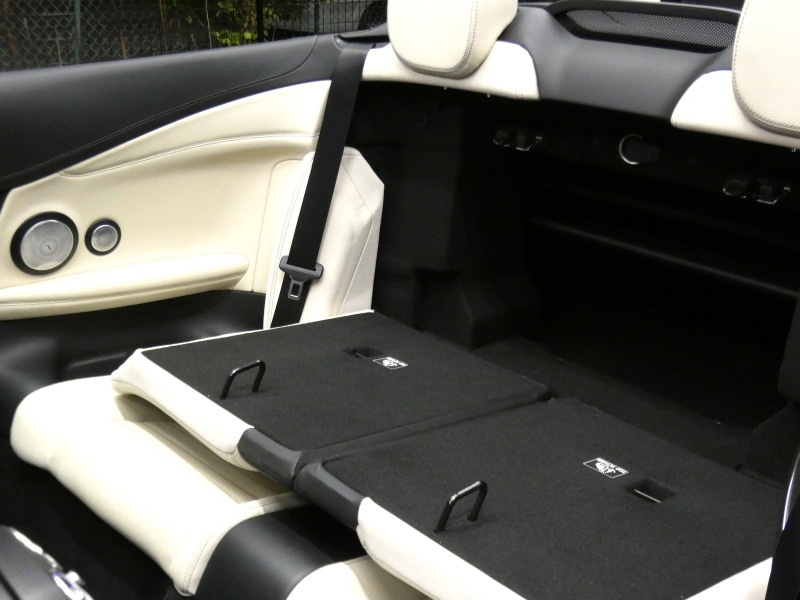 AMG Cクラス C43 4MATIC ｶﾌﾞﾘｵﾚ ﾚｰﾀﾞｰｾｰﾌﾃｨPKG　後期 390ps meｺﾈｸﾄ 白革 青幌 HDDﾅﾋﾞ 地ﾃﾞｼﾞ Appleｶｰﾌﾟﾚｲ ﾍｯﾄﾞｱｯﾌﾟD Burmester ｴｱﾊﾞﾗﾝｽPKG ﾏﾙﾁﾋﾞｰﾑLEDﾍｯﾄﾞﾗｲﾄ ｱﾝﾋﾞｴﾝﾄｴｱｱｳﾄﾚｯﾄ　2年保証付