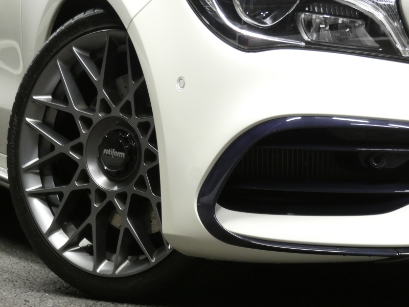 AMG CLAクラス CLA45 4MATIC ｼｭｰﾃｨﾝｸﾞﾌﾞﾚｰｸ AMGｱﾄﾞﾊﾞﾝｽﾄﾞ&ﾚｰﾀﾞｰｾｰﾌﾃｨPKG　後期 381ps ｷｰﾚｽｺﾞｰ ﾊﾟﾌｫｰﾏﾝｽｼｰﾄ&社外ｴｸﾞｿﾞｰｽﾄ rotiform19ｲﾝﾁAW AMGｴｱﾛ ﾊﾟﾉﾗﾏSR ﾅﾋﾞTV Aｶｰﾌﾟﾚｲ Bｶﾒﾗ harman/kardon LEDﾍｯﾄﾞﾗｲﾄ/ｵｰﾄHB　2年保証付