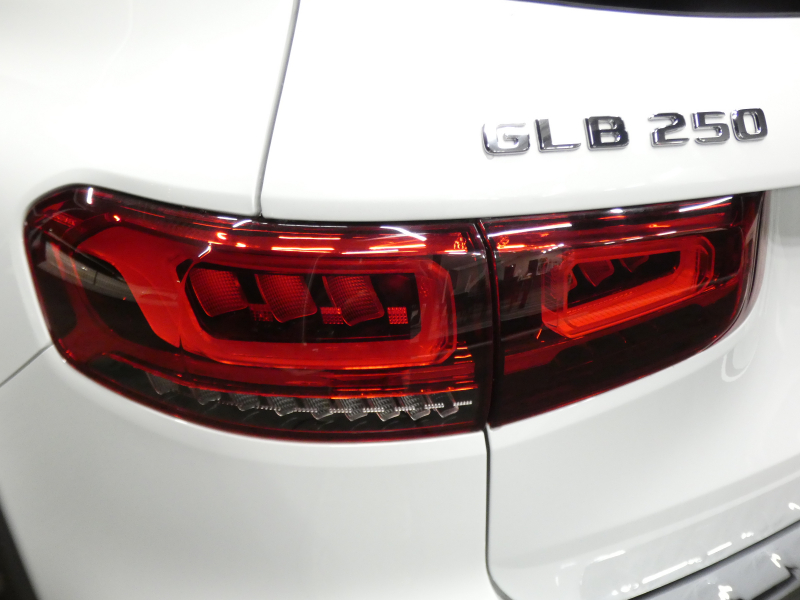 メルセデスベンツ GLB GLB250 4MATIC ｽﾎﾟｰﾂ ﾚｰﾀﾞｰｾｰﾌﾃｨPKG　meｺﾈｸﾄ ｷｰﾚｽｺﾞｰ AMGｴｱﾛ&20ｲﾝﾁAW 黒本革ｼｰﾄ MBUXﾅﾋﾞ 地ﾃﾞｼﾞ 360度ｶﾒﾗ ﾀﾞｲﾅﾐｯｸｾﾚｸﾄ ﾊﾟﾄﾞﾙｼﾌﾄ 360度ﾄﾞﾗﾚｺ 自動ﾘｱｹﾞｰﾄ LEDﾍｯﾄﾞﾗｲﾄ ｵｰﾄHB　2年保証付