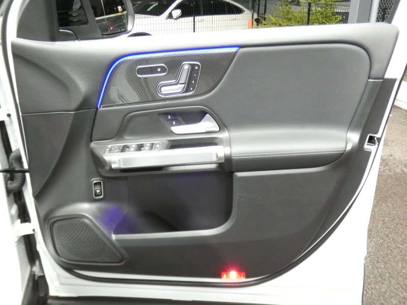 メルセデスベンツ GLB GLB250 4MATIC ｽﾎﾟｰﾂ ﾚｰﾀﾞｰｾｰﾌﾃｨPKG　meｺﾈｸﾄ ｷｰﾚｽｺﾞｰ AMGｴｱﾛ&20ｲﾝﾁAW 黒本革ｼｰﾄ MBUXﾅﾋﾞ 地ﾃﾞｼﾞ 360度ｶﾒﾗ ﾀﾞｲﾅﾐｯｸｾﾚｸﾄ ﾊﾟﾄﾞﾙｼﾌﾄ 360度ﾄﾞﾗﾚｺ 自動ﾘｱｹﾞｰﾄ LEDﾍｯﾄﾞﾗｲﾄ ｵｰﾄHB　2年保証付