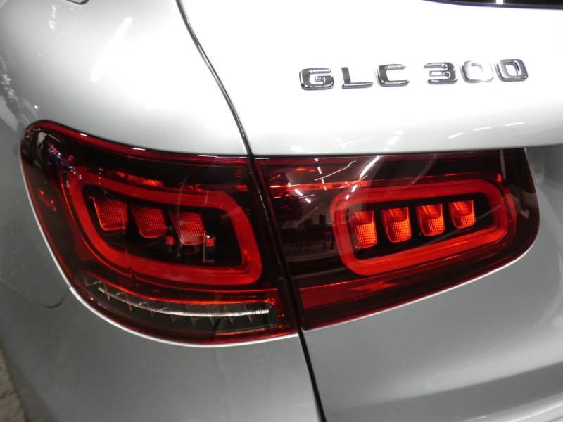 メルセデスベンツ GLC GLC300 4MATIC AMGﾗｲﾝ ﾚｻﾞｰｴｸｽｸﾙｰｼﾌﾞ&ﾚｰﾀﾞｰｾｰﾌﾃｨPKG　後期 meｺﾈｸﾄ 黒本革 ｼｰﾄﾋｰﾀｰ&ﾍﾞﾝﾁﾚｰﾀｰ ﾊﾟﾉﾗﾏｻﾝﾙｰﾌ MBUXﾅﾋﾞTV Aｶｰﾌﾟﾚｲ 360ｶﾒﾗ ﾍｯﾄﾞｱｯﾌﾟD ｴｱﾊﾞﾗﾝｽPKG 前後ﾄﾞﾗﾚｺ AMGｴｱﾛ&20ｲﾝﾁAW　新車保証継承可能