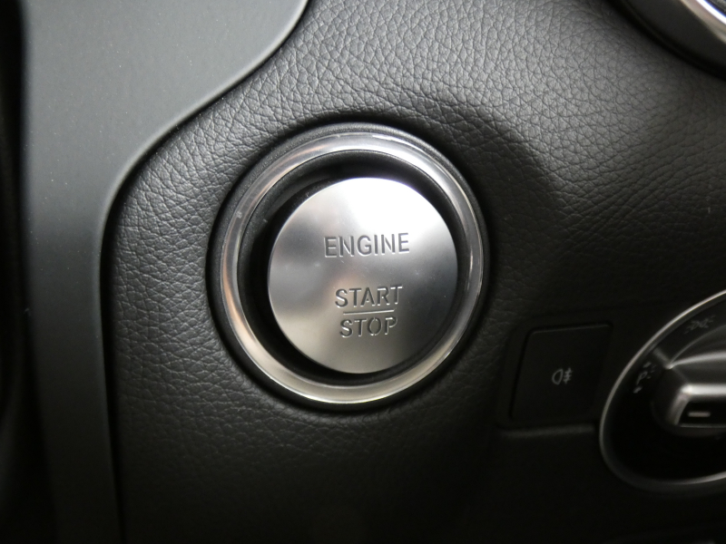 メルセデスベンツ SLCクラス SLC200 ｽﾎﾟｰﾂ ﾚｰﾀﾞｰｾｰﾌﾃｨPKG　ﾏｼﾞｯｸｽｶｲC ｽﾎﾟｰﾂｴｸﾞｿﾞｰｽﾄ ｷｰﾚｽｺﾞｰ 黒本革ｼｰﾄ/ﾋｰﾀｰ HDDﾅﾋﾞTV Bｶﾒﾗ Aｶｰﾌﾟﾚｲ ﾊﾟﾄﾞﾙｼﾌﾄ ﾀﾞｲﾅﾐｯｸｾﾚｸﾄ harman/kardon AMGｴｱﾛ&18ｲﾝﾁAW LEDﾍｯﾄﾞﾗｲﾄ/ｱﾀﾞﾌﾟﾃｨﾌﾞHB　2年保証付