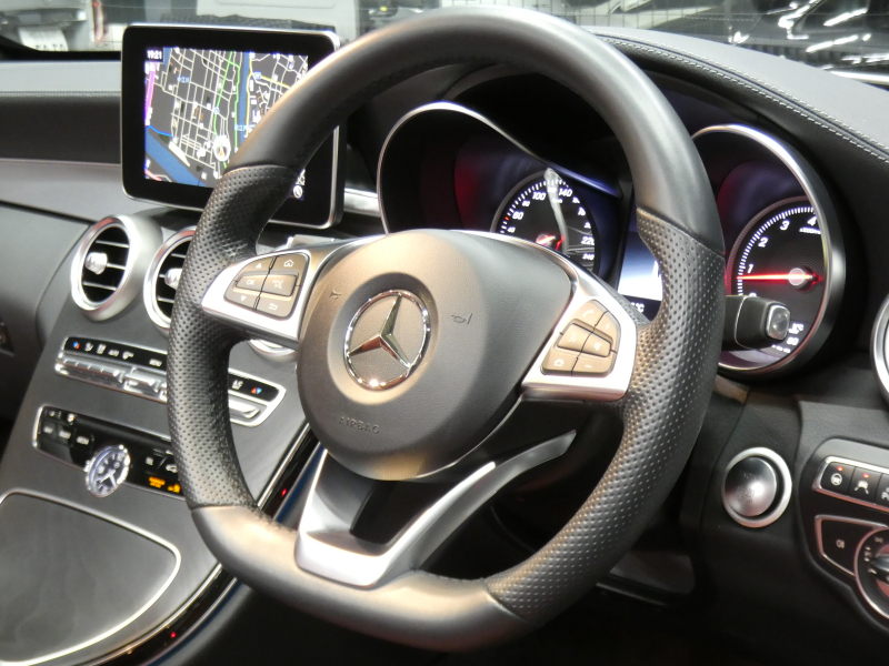 メルセデスベンツ Cクラス C180 ｶﾌﾞﾘｵﾚ ﾚｻﾞｰｴｸｽｸﾙｰｼﾌﾞ&ﾚｰﾀﾞｰｾｰﾌﾃｨPKG　9速AT meｺﾈｸﾄ AMGｴｱﾛ&19ｲﾝﾁｱﾙﾐ 赤革 赤幌 HDDﾅﾋﾞ 地ﾃﾞｼﾞ Bｶﾒﾗ Bluetoothｵｰﾃﾞｨｵ ﾄﾞﾗﾚｺ LEDﾍｯﾄﾞﾗｲﾄ ｴｱﾊﾞﾗﾝｽPKG ﾍｯﾄﾞｱｯﾌﾟD　2年保証付