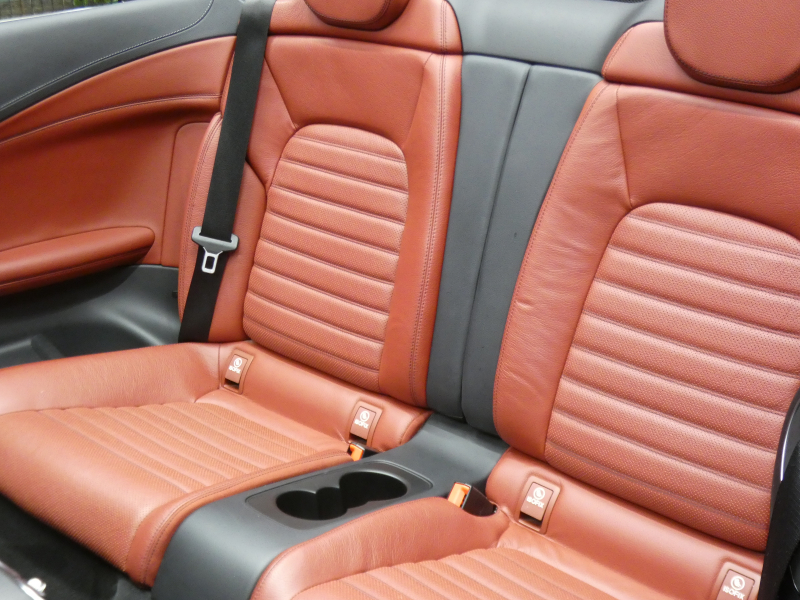 メルセデスベンツ Cクラス C180 ｶﾌﾞﾘｵﾚ ﾚｻﾞｰｴｸｽｸﾙｰｼﾌﾞ&ﾚｰﾀﾞｰｾｰﾌﾃｨPKG　9速AT meｺﾈｸﾄ AMGｴｱﾛ&19ｲﾝﾁｱﾙﾐ 赤革 赤幌 HDDﾅﾋﾞ 地ﾃﾞｼﾞ Bｶﾒﾗ Bluetoothｵｰﾃﾞｨｵ ﾄﾞﾗﾚｺ LEDﾍｯﾄﾞﾗｲﾄ ｴｱﾊﾞﾗﾝｽPKG ﾍｯﾄﾞｱｯﾌﾟD　2年保証付