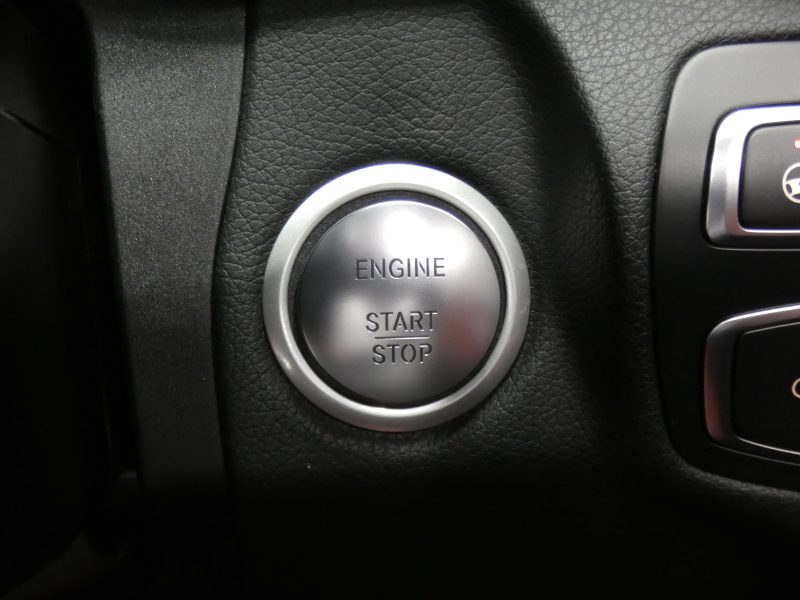 メルセデスベンツ Cクラス C180 ｶﾌﾞﾘｵﾚ ﾚｻﾞｰｴｸｽｸﾙｰｼﾌﾞ&ﾚｰﾀﾞｰｾｰﾌﾃｨPKG　9速AT meｺﾈｸﾄ AMGｴｱﾛ&19ｲﾝﾁｱﾙﾐ 赤革 赤幌 HDDﾅﾋﾞ 地ﾃﾞｼﾞ Bｶﾒﾗ Bluetoothｵｰﾃﾞｨｵ ﾄﾞﾗﾚｺ LEDﾍｯﾄﾞﾗｲﾄ ｴｱﾊﾞﾗﾝｽPKG ﾍｯﾄﾞｱｯﾌﾟD　2年保証付