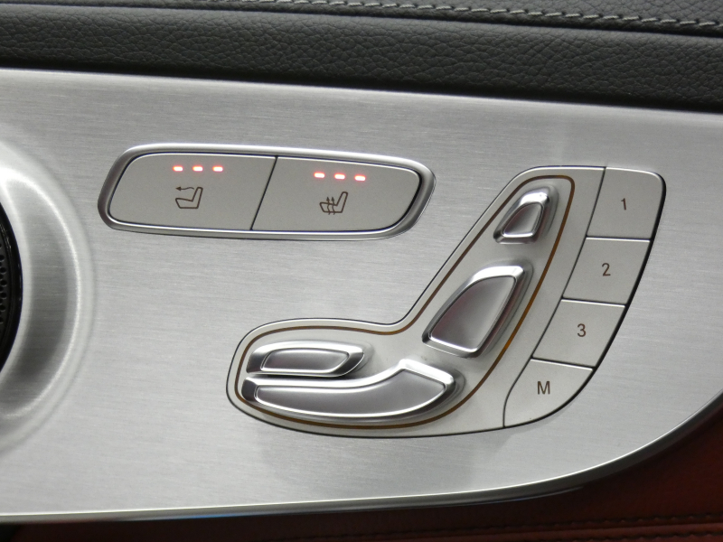 メルセデスベンツ Cクラス C180 ｶﾌﾞﾘｵﾚ ﾚｻﾞｰｴｸｽｸﾙｰｼﾌﾞ&ﾚｰﾀﾞｰｾｰﾌﾃｨPKG　9速AT meｺﾈｸﾄ AMGｴｱﾛ&19ｲﾝﾁｱﾙﾐ 赤革 赤幌 HDDﾅﾋﾞ 地ﾃﾞｼﾞ Bｶﾒﾗ Bluetoothｵｰﾃﾞｨｵ ﾄﾞﾗﾚｺ LEDﾍｯﾄﾞﾗｲﾄ ｴｱﾊﾞﾗﾝｽPKG ﾍｯﾄﾞｱｯﾌﾟD　2年保証付