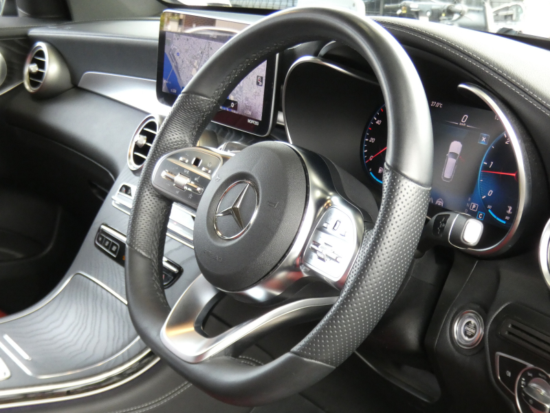 メルセデスベンツ GLC GLC220d 4MATIC AMGﾗｲﾝ ﾚｻﾞｰｴｸｽｸﾙｰｼﾌﾞ&ﾚｰﾀﾞｰｾｰﾌﾃｨPKG　後期 meｺﾈｸﾄ AMGｴｱﾛ&19AW 赤黒革/前後ﾋｰﾀｰ ﾊﾟﾉﾗﾏｻﾝﾙｰﾌ MBUXﾅﾋﾞ 地ﾃﾞｼﾞ 360度ｶﾒﾗ 前後ﾄﾞﾗﾚｺ Burmester ﾍｯﾄﾞｱｯﾌﾟD 自動ﾘｱｹﾞｰﾄ/ﾌｯﾄOP LEDﾍｯﾄﾞﾗｲﾄ　2年保証付