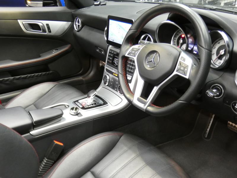 メルセデスベンツ SLKクラス SLK200 ﾄﾚﾝﾄﾞ+ AMGｽﾎﾟｰﾂ&ﾚｰﾀﾞｰｾｰﾌﾃｨPKG　9速AT 2,000ccE/G AMGｴｱﾛ 18ｲﾝﾁAW ﾀﾞｳﾝｻｽ FOXﾏﾌﾗｰ 黒本革ｼｰﾄ ﾋｰﾀｰ&ｴｱｽｶｰﾌ HDDﾅﾋﾞ 地ﾃﾞｼﾞ ﾊﾞｯｸｶﾒﾗ ﾃﾞｼﾞﾀﾙｲﾝﾅｰﾐﾗｰ ﾊﾟﾄﾞﾙｼﾌﾄ ｷｾﾉﾝﾗｲﾄ/ｱﾀﾞﾌﾟﾃｨﾌﾞHB　2年保証付