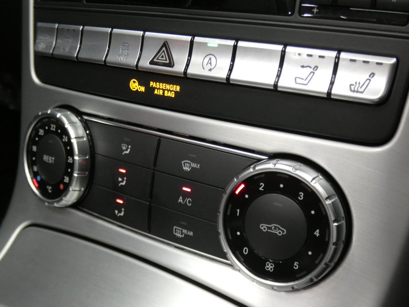 メルセデスベンツ SLKクラス SLK200 ﾄﾚﾝﾄﾞ+ AMGｽﾎﾟｰﾂ&ﾚｰﾀﾞｰｾｰﾌﾃｨPKG　9速AT 2,000ccE/G AMGｴｱﾛ 18ｲﾝﾁAW ﾀﾞｳﾝｻｽ FOXﾏﾌﾗｰ 黒本革ｼｰﾄ ﾋｰﾀｰ&ｴｱｽｶｰﾌ HDDﾅﾋﾞ 地ﾃﾞｼﾞ ﾊﾞｯｸｶﾒﾗ ﾃﾞｼﾞﾀﾙｲﾝﾅｰﾐﾗｰ ﾊﾟﾄﾞﾙｼﾌﾄ ｷｾﾉﾝﾗｲﾄ/ｱﾀﾞﾌﾟﾃｨﾌﾞHB　2年保証付