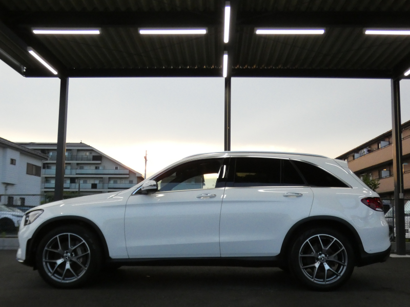 メルセデスベンツ GLC GLC300 4MATIC AMGﾗｲﾝ ﾚｻﾞｰｴｸｽｸﾙｰｼﾌﾞ&ﾚｰﾀﾞｰｾｰﾌﾃｨPKG　後期 meｺﾈｸﾄ 黒本革 ｼｰﾄﾋｰﾀｰ&ﾍﾞﾝﾁﾚｰﾀｰ ﾊﾟﾉﾗﾏｻﾝﾙｰﾌ MBUXﾅﾋﾞTV  360ｶﾒﾗ Burmester ﾍｯﾄﾞｱｯﾌﾟD ｴｱﾊﾞﾗﾝｽPKG 純正ﾄﾞﾗﾚｺ AMGｴｱﾛ&20ｲﾝﾁAW　2年保証付