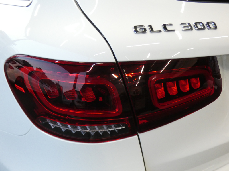 メルセデスベンツ GLC GLC300 4MATIC AMGﾗｲﾝ ﾚｻﾞｰｴｸｽｸﾙｰｼﾌﾞ&ﾚｰﾀﾞｰｾｰﾌﾃｨPKG　後期 meｺﾈｸﾄ 黒本革 ｼｰﾄﾋｰﾀｰ&ﾍﾞﾝﾁﾚｰﾀｰ ﾊﾟﾉﾗﾏｻﾝﾙｰﾌ MBUXﾅﾋﾞTV  360ｶﾒﾗ Burmester ﾍｯﾄﾞｱｯﾌﾟD ｴｱﾊﾞﾗﾝｽPKG 純正ﾄﾞﾗﾚｺ AMGｴｱﾛ&20ｲﾝﾁAW　2年保証付