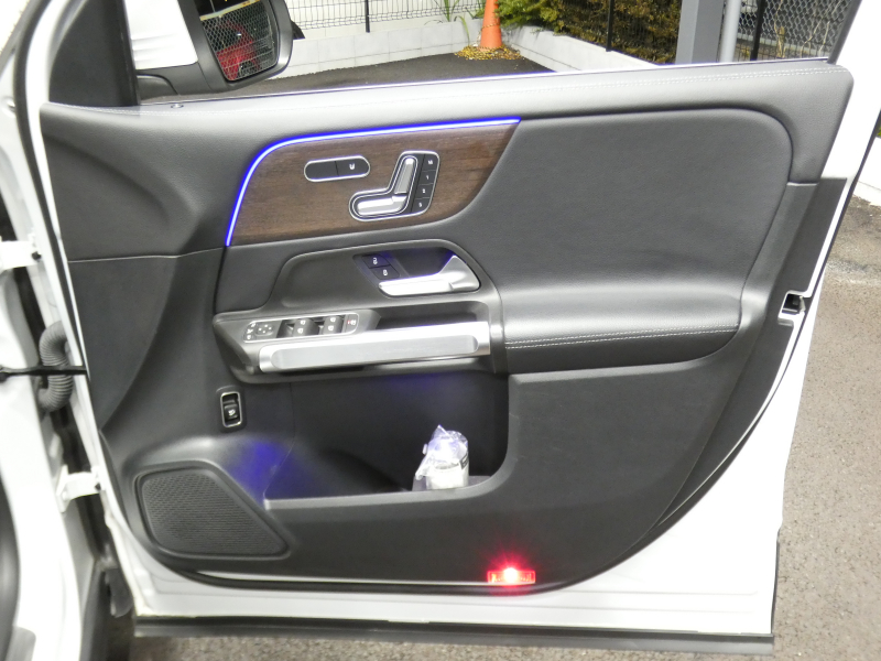 メルセデスベンツ GLB GLB180 ﾚｻﾞｰｴｸｽｸﾙｰｼﾌﾞ&ﾚｰﾀﾞｰｾｰﾌﾃｨPKG　meｺﾈｸﾄ 黒本革ｼｰﾄ/ﾋｰﾀｰ MBUXﾅﾋﾞ 地ﾃﾞｼﾞ 360度ｶﾒﾗ 純正ﾄﾞﾗﾚｺ ﾊﾟｰｸﾄﾛﾆｯｸｾﾝｻｰ 純正18ｲﾝﾁAW LEDﾍｯﾄﾞﾗｲﾄ ｱﾝﾋﾞｴﾝﾄﾗｲﾄ 自動ﾘｱｹﾞｰﾄ/ﾌｯﾄOP　2年保証付