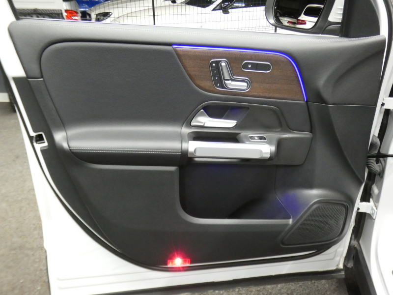 メルセデスベンツ GLB GLB180 ﾚｻﾞｰｴｸｽｸﾙｰｼﾌﾞ&ﾚｰﾀﾞｰｾｰﾌﾃｨPKG　meｺﾈｸﾄ 黒本革ｼｰﾄ/ﾋｰﾀｰ MBUXﾅﾋﾞ 地ﾃﾞｼﾞ 360度ｶﾒﾗ 純正ﾄﾞﾗﾚｺ ﾊﾟｰｸﾄﾛﾆｯｸｾﾝｻｰ 純正18ｲﾝﾁAW LEDﾍｯﾄﾞﾗｲﾄ ｱﾝﾋﾞｴﾝﾄﾗｲﾄ 自動ﾘｱｹﾞｰﾄ/ﾌｯﾄOP　2年保証付