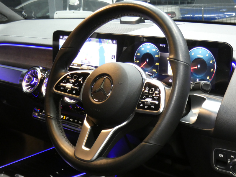 メルセデスベンツ GLB GLB180 ﾚｻﾞｰｴｸｽｸﾙｰｼﾌﾞ&ﾚｰﾀﾞｰｾｰﾌﾃｨPKG　meｺﾈｸﾄ 黒本革ｼｰﾄ/ﾋｰﾀｰ MBUXﾅﾋﾞ 地ﾃﾞｼﾞ 360度ｶﾒﾗ 純正ﾄﾞﾗﾚｺ ﾊﾟｰｸﾄﾛﾆｯｸｾﾝｻｰ 純正18ｲﾝﾁAW LEDﾍｯﾄﾞﾗｲﾄ ｱﾝﾋﾞｴﾝﾄﾗｲﾄ 自動ﾘｱｹﾞｰﾄ/ﾌｯﾄOP　2年保証付