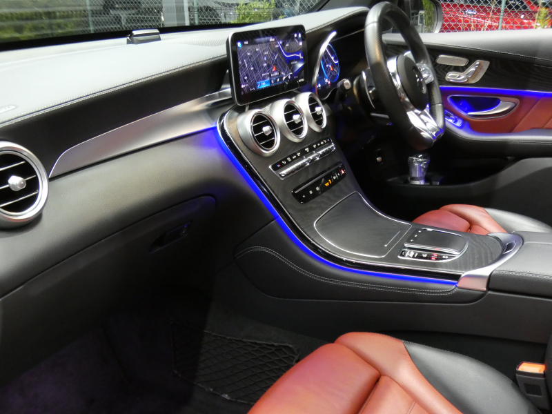 AMG GLC GLC43 4MATIC ﾚｻﾞｰｴｸｽｸﾙｰｼﾌﾞ&ﾚｰﾀﾞｰｾｰﾌﾃｨPKG　後期 390ps meｺﾈｸﾄ 赤黒革/ﾋｰﾀｰ ﾊﾟﾉﾗﾏｻﾝﾙｰﾌ MBUXﾅﾋﾞ 地ﾃﾞｼﾞ 360ｶﾒﾗ ﾍｯﾄﾞｱｯﾌﾟD 前後ﾄﾞﾗﾚｺ Burmester ｴｱﾊﾞﾗﾝｽPKG LEDﾍｯﾄﾞﾗｲﾄ AMGｴｱﾛ/20ｲﾝﾁAW　2年保証付