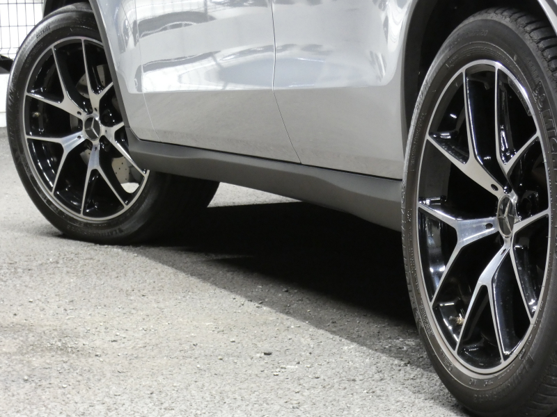 AMG GLC GLC43 4MATIC ﾚｻﾞｰｴｸｽｸﾙｰｼﾌﾞ&ﾚｰﾀﾞｰｾｰﾌﾃｨPKG　後期 390ps meｺﾈｸﾄ 赤黒革/ﾋｰﾀｰ ﾊﾟﾉﾗﾏｻﾝﾙｰﾌ MBUXﾅﾋﾞ 地ﾃﾞｼﾞ 360ｶﾒﾗ ﾍｯﾄﾞｱｯﾌﾟD 前後ﾄﾞﾗﾚｺ Burmester ｴｱﾊﾞﾗﾝｽPKG LEDﾍｯﾄﾞﾗｲﾄ AMGｴｱﾛ/20ｲﾝﾁAW　2年保証付