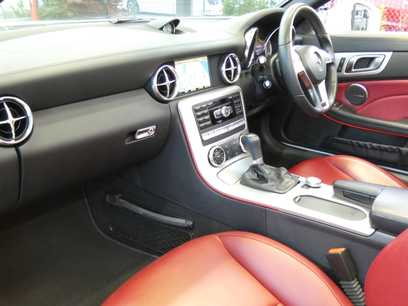 メルセデスベンツ SLKクラス SLK350 AMGｽﾎﾟｰﾂ&ﾅｯﾊﾟﾌﾙﾚｻﾞｰ&ﾚｰﾀﾞｰｾｰﾌﾃｨPKG　3,500ccﾓﾃﾞﾙ ｷｰﾚｽｺﾞｰ AMGｴｱﾛ&18AW ﾏｼﾞｯｸｽｶｲﾙｰﾌ ﾚｯﾄﾞﾅｯﾊﾟﾚｻﾞｰｼｰﾄ&ﾅｯﾊﾟﾚｻﾞｰｲﾝﾃﾘｱ HDDﾅﾋﾞTV ﾊﾞｯｸｶﾒﾗ harman/kardon ｱﾝﾋﾞｴﾝﾄﾗｲﾄ ｷｾﾉﾝ/ｱﾀﾞﾌﾟﾃｨﾌﾞHB　2年保証付