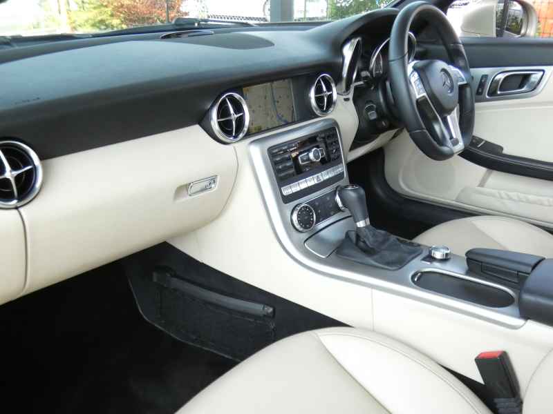 メルセデスベンツ SLKクラス SLK200 BL-EF ﾕｰﾃｨﾘﾃｨPKG　1ｵｰﾅｰ 希少ﾎﾞﾃﾞｨ&ｲﾝﾃﾘｱｶﾗｰ ｷｰﾚｽｺﾞｰ ﾍﾞｰｼﾞｭ革ｼｰﾄ/ﾋｰﾀｰ/ｴｱｽｶｰﾌ HDDﾅﾋﾞ 地ﾃﾞｼﾞ BTｵｰﾃﾞｨｵ ﾊﾟﾄﾞﾙｼﾌﾄ ﾊﾟｰｸﾄﾛﾆｯｸｾﾝｻｰ ｱﾃﾝｼｮﾝｱｼｽﾄ ｸﾙｰｽﾞｺﾝﾄﾛｰﾙ 純正17ｲﾝﾁAW　2年保証付