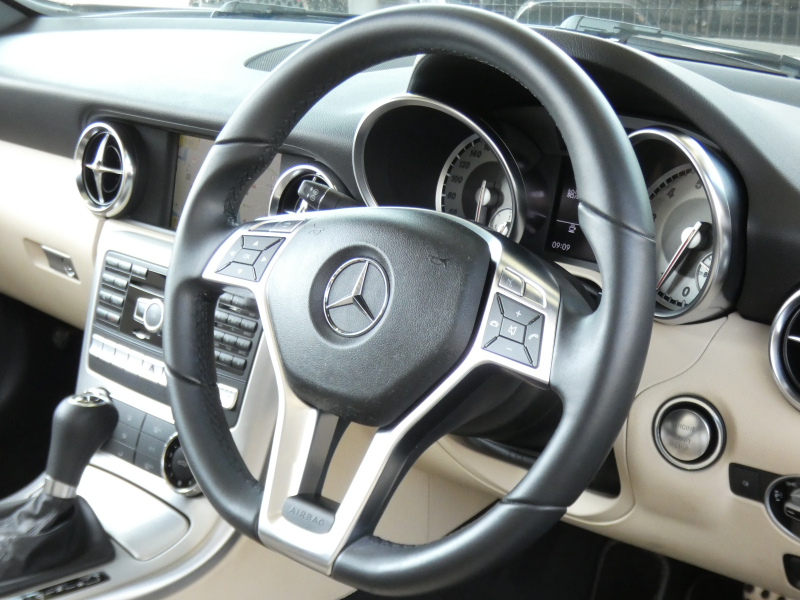 メルセデスベンツ SLKクラス SLK200 BL-EF ﾕｰﾃｨﾘﾃｨPKG　1ｵｰﾅｰ 希少ﾎﾞﾃﾞｨ&ｲﾝﾃﾘｱｶﾗｰ ｷｰﾚｽｺﾞｰ ﾍﾞｰｼﾞｭ革ｼｰﾄ/ﾋｰﾀｰ/ｴｱｽｶｰﾌ HDDﾅﾋﾞ 地ﾃﾞｼﾞ BTｵｰﾃﾞｨｵ ﾊﾟﾄﾞﾙｼﾌﾄ ﾊﾟｰｸﾄﾛﾆｯｸｾﾝｻｰ ｱﾃﾝｼｮﾝｱｼｽﾄ ｸﾙｰｽﾞｺﾝﾄﾛｰﾙ 純正17ｲﾝﾁAW　2年保証付