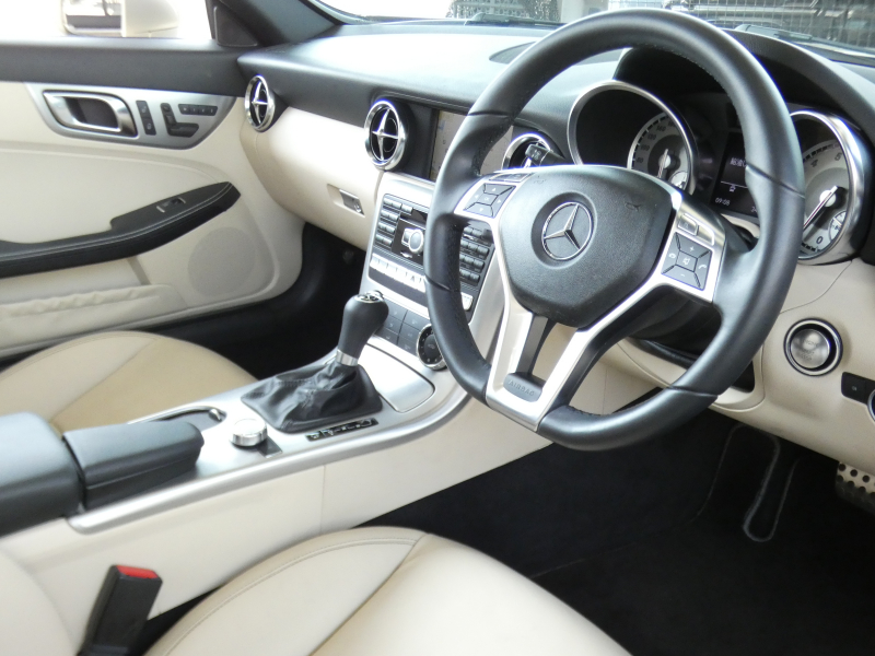 メルセデスベンツ SLKクラス SLK200 BL-EF ﾕｰﾃｨﾘﾃｨPKG　1ｵｰﾅｰ 希少ﾎﾞﾃﾞｨ&ｲﾝﾃﾘｱｶﾗｰ ｷｰﾚｽｺﾞｰ ﾍﾞｰｼﾞｭ革ｼｰﾄ/ﾋｰﾀｰ/ｴｱｽｶｰﾌ HDDﾅﾋﾞ 地ﾃﾞｼﾞ BTｵｰﾃﾞｨｵ ﾊﾟﾄﾞﾙｼﾌﾄ ﾊﾟｰｸﾄﾛﾆｯｸｾﾝｻｰ ｱﾃﾝｼｮﾝｱｼｽﾄ ｸﾙｰｽﾞｺﾝﾄﾛｰﾙ 純正17ｲﾝﾁAW　2年保証付