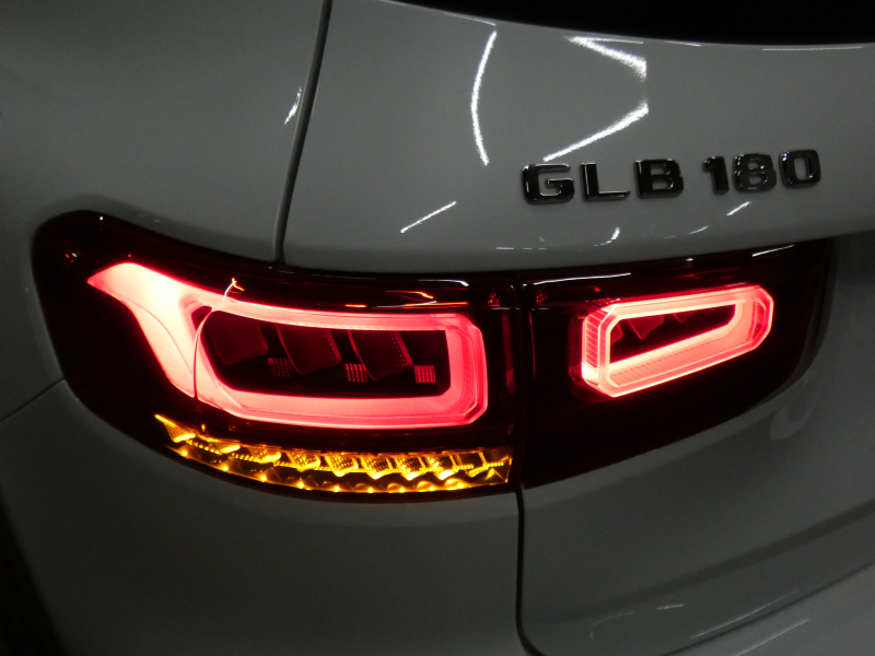 メルセデスベンツ GLB GLB180 AMGﾗｲﾝ ﾚｻﾞｰｴｸｽｸﾙｰｼﾌﾞ&ｱﾄﾞﾊﾞﾝｽﾄﾞPKG　meｺﾈｸﾄ AMGｴｱﾛ&19AW 赤黒革ｼｰﾄ ﾊﾟﾉﾗﾏｻﾝﾙｰﾌ MBUXﾅﾋﾞ 360度ｶﾒﾗ 純正ﾄﾞﾗﾚｺ ｱﾄﾞﾊﾞﾝｽﾄﾞｻｳﾝﾄﾞ ﾍｯﾄﾞｱｯﾌﾟD ﾜｲﾔﾚｽﾁｬｰｼﾞ LEDﾗｲﾄ/ｵｰﾄHB　2年保証付