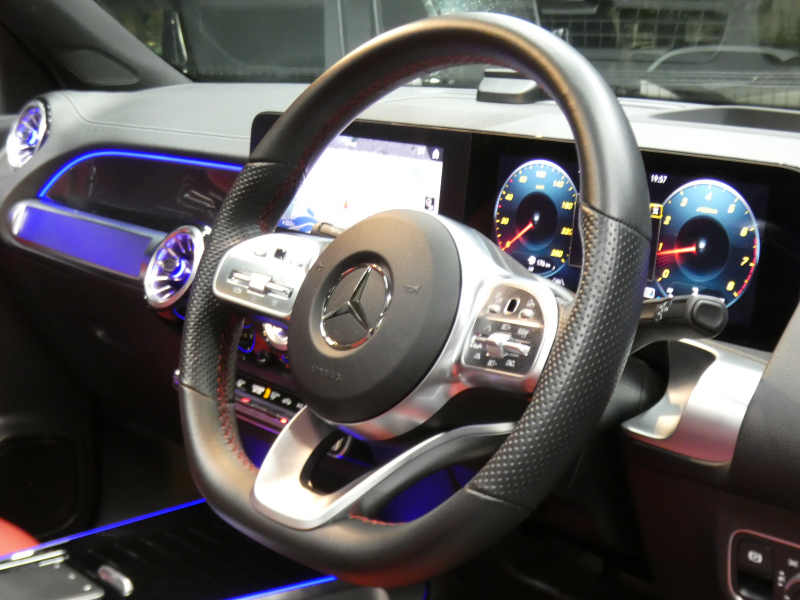 メルセデスベンツ GLB GLB180 AMGﾗｲﾝ ﾚｻﾞｰｴｸｽｸﾙｰｼﾌﾞ&ｱﾄﾞﾊﾞﾝｽﾄﾞPKG　meｺﾈｸﾄ AMGｴｱﾛ&19AW 赤黒革ｼｰﾄ ﾊﾟﾉﾗﾏｻﾝﾙｰﾌ MBUXﾅﾋﾞ 360度ｶﾒﾗ 純正ﾄﾞﾗﾚｺ ｱﾄﾞﾊﾞﾝｽﾄﾞｻｳﾝﾄﾞ ﾍｯﾄﾞｱｯﾌﾟD ﾜｲﾔﾚｽﾁｬｰｼﾞ LEDﾗｲﾄ/ｵｰﾄHB　2年保証付