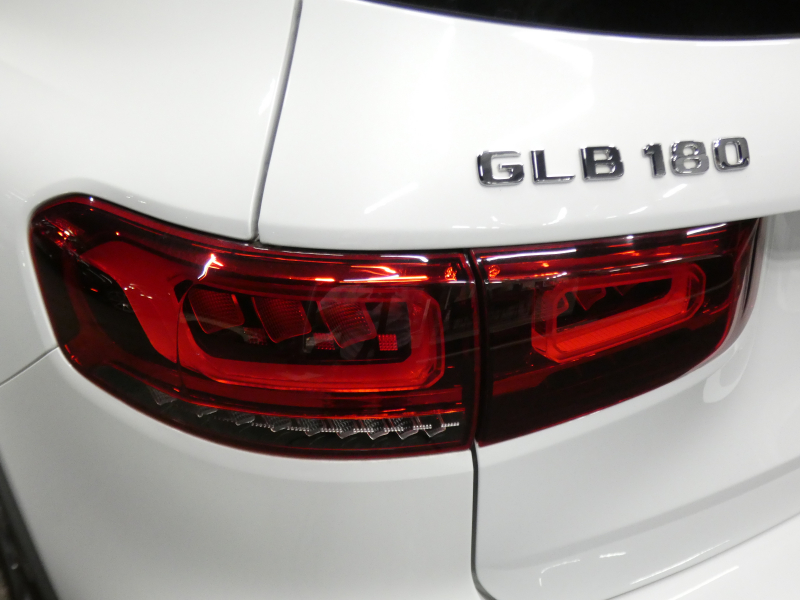 メルセデスベンツ GLB GLB180 AMGﾗｲﾝ ﾚｻﾞｰｴｸｽｸﾙｰｼﾌﾞ&ｱﾄﾞﾊﾞﾝｽﾄﾞPKG　meｺﾈｸﾄ AMGｴｱﾛ&19AW 赤黒革ｼｰﾄ ﾊﾟﾉﾗﾏｻﾝﾙｰﾌ MBUXﾅﾋﾞ 360度ｶﾒﾗ 純正ﾄﾞﾗﾚｺ ｱﾄﾞﾊﾞﾝｽﾄﾞｻｳﾝﾄﾞ ﾍｯﾄﾞｱｯﾌﾟD ﾜｲﾔﾚｽﾁｬｰｼﾞ LEDﾗｲﾄ/ｵｰﾄHB　2年保証付